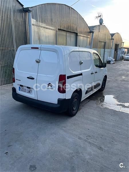 Usado Citroën Berlingo Feel 102 CV (75 kW) 2021 Blanco Monovolumen