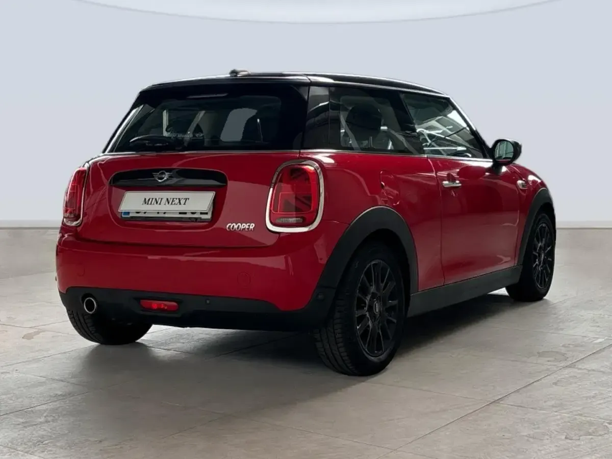 Usado Mini Cooper 136 CV (100 kW) 2019 Rojo Utilitario
