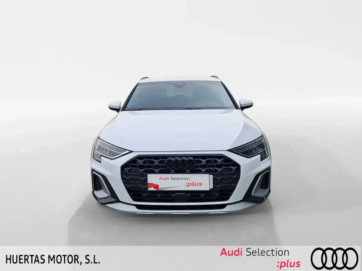 Käytetty Audi A3 Ambiente 204 HP (150 kW) 2026 Valkoinen Sedan