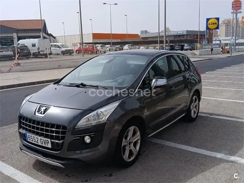 Usado Peugeot 3008 Premium 110 CV (80 kW) 2010 Marrón Familiar
