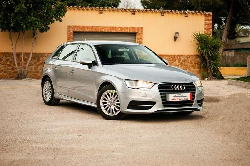 Usado Audi A3 Attraction 110 CV (80 kW) 2016 Gris / plata Berlina