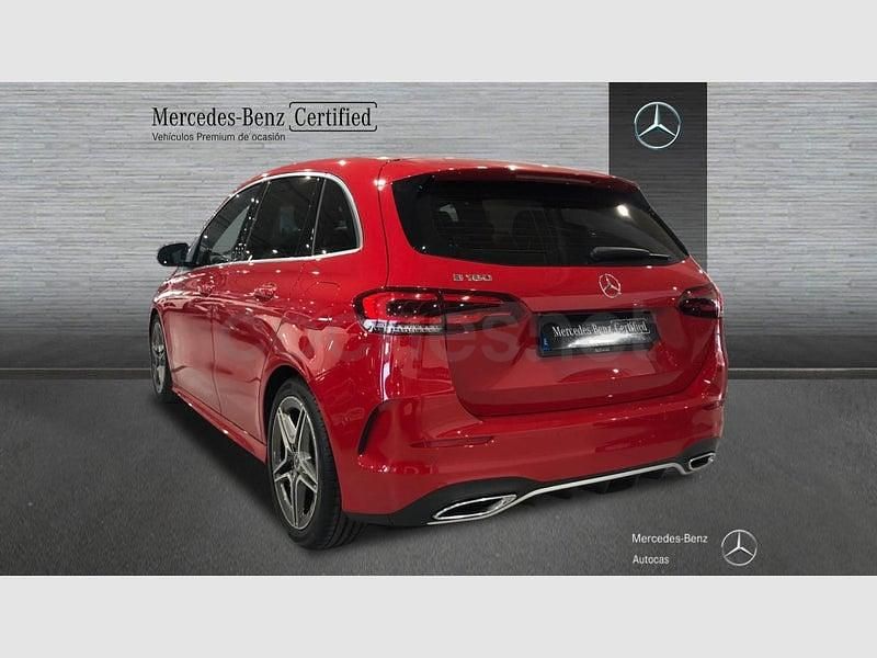Usado Mercedes B180 136 CV (100 kW) 2021 Rojo Utilitario