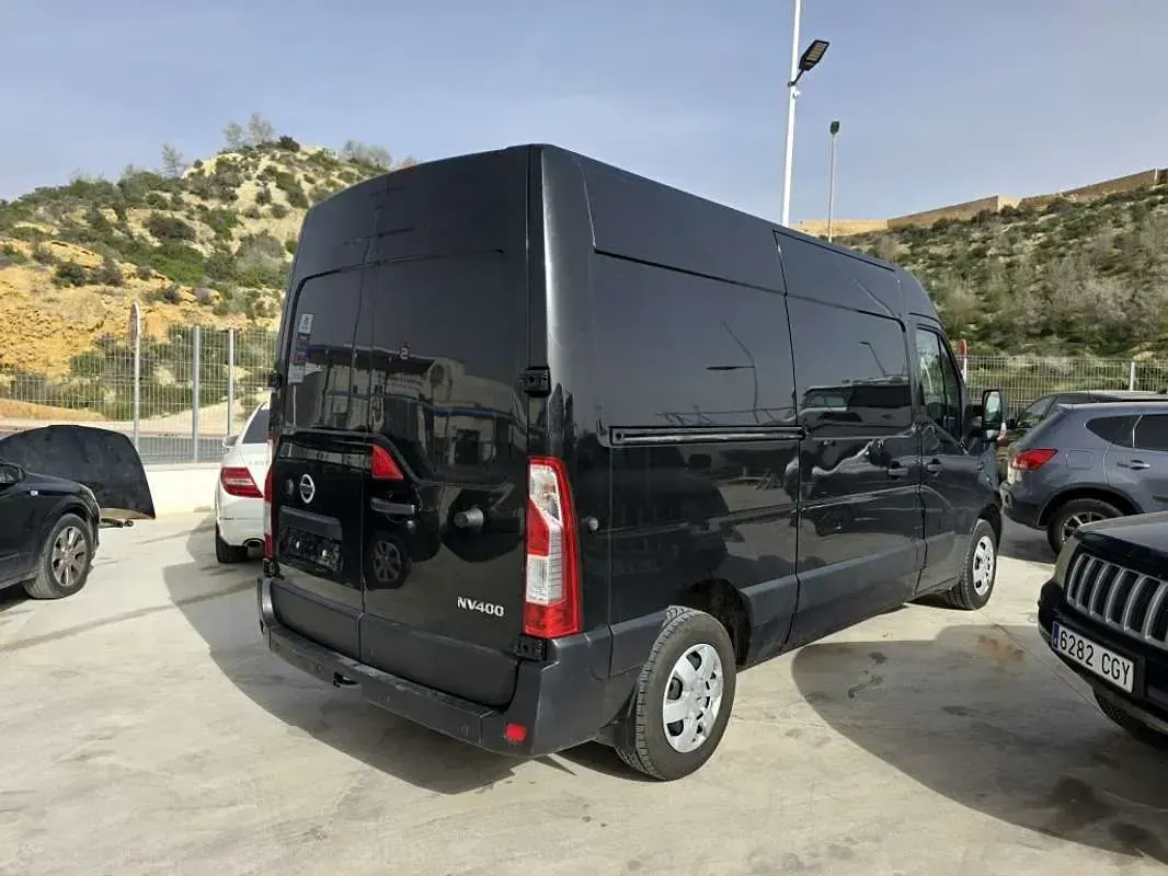 Usado Nissan NV400 Comfort 145 CV (106 kW) 2018 Negro Van