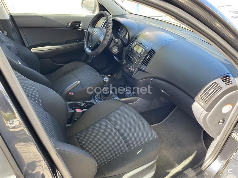Negro Usado 2010 Hyundai i30 Classic Berlina | 3400 € (Super precio) - Imagen 1/4
