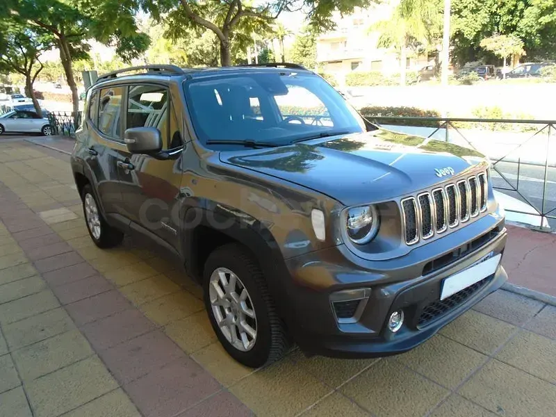 Usado Jeep Renegade Limited 140 CV (102 kW) 2020 Gris / plata SUV