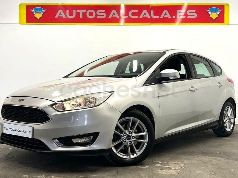 Usado Ford Focus Trend 120 CV (88 kW) 2016 Gris / plata Berlina