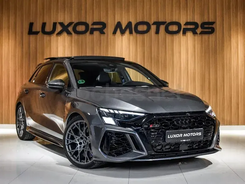 Usado Audi RS3 Performance 400 CV (294 kW) 2023 Gris / plata Berlina