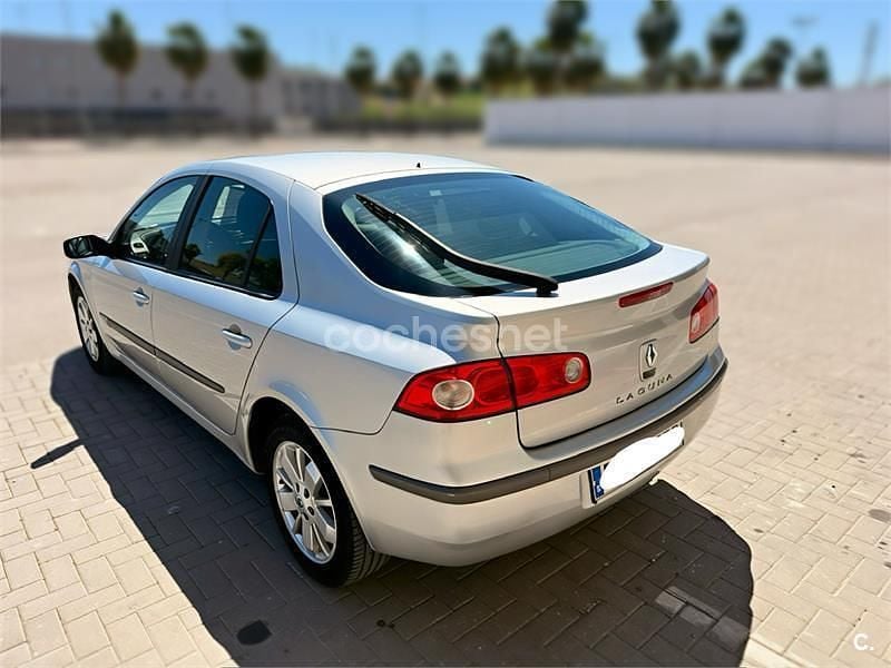 Usado Renault Laguna II Expression 115 CV (84 kW) 2006 Gris / plata Berlina