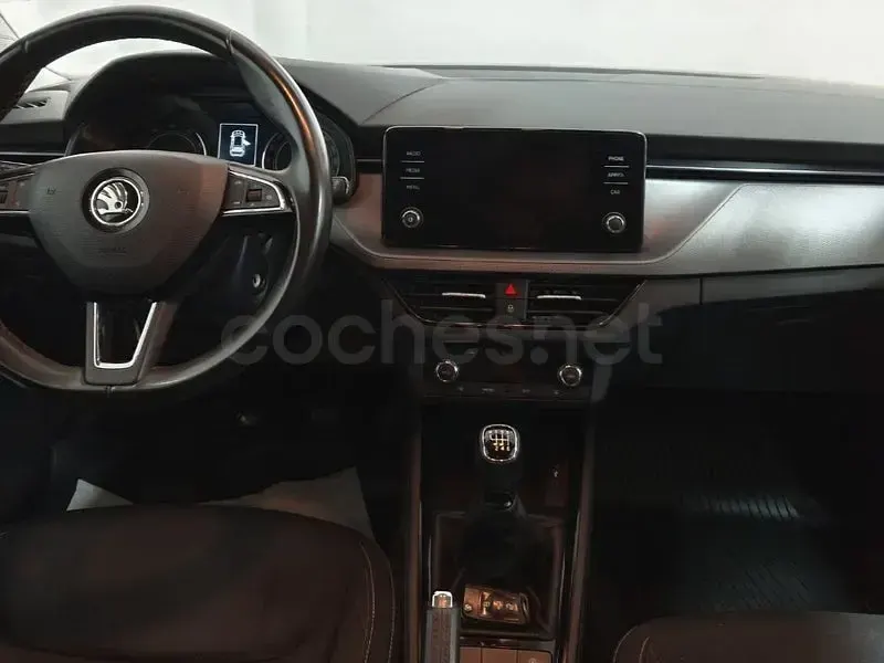 Usado Skoda Kamiq Active 110 CV (80 kW) 2020 Rojo SUV