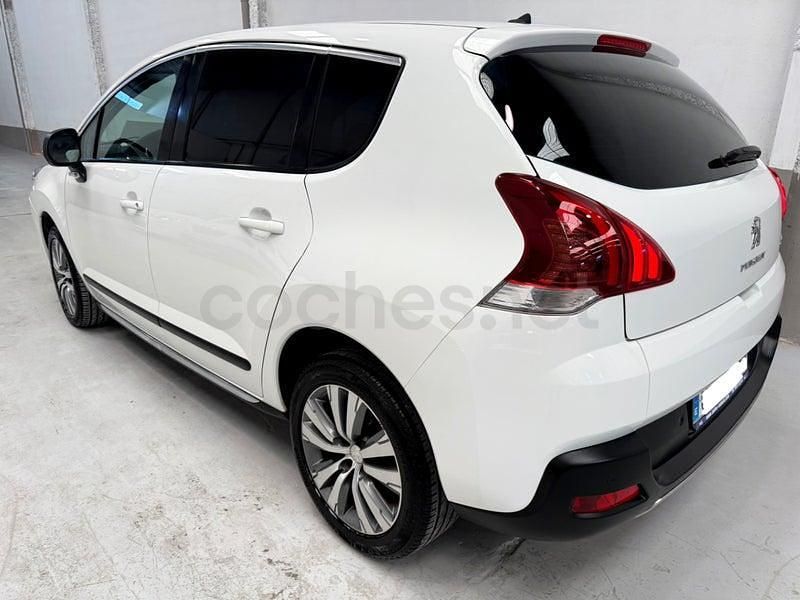 Usado Peugeot 3008 Style 120 CV (88 kW) 2014 Blanco Familiar