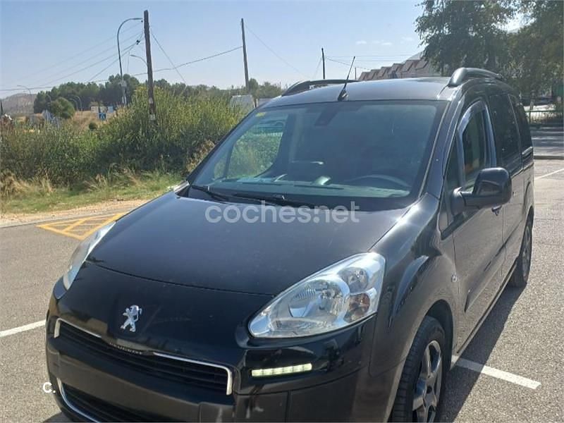 Usado Peugeot Partner Tepee Active 115 CV (84 kW) 2014 Negro Monovolumen