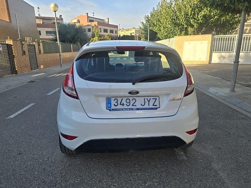 Usado Ford Fiesta Titanium 85 CV (62 kW) 2017 Blanco Berlina