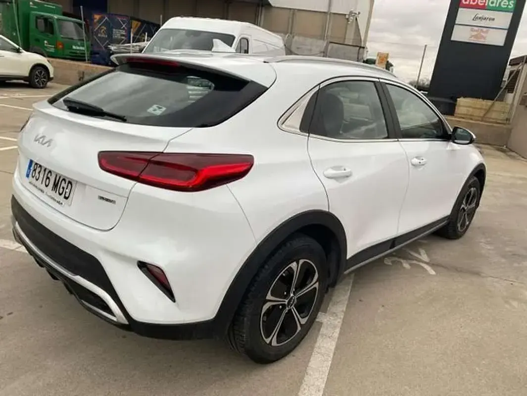 Usado Kia XCeed 141 CV (103 kW) 2023 Blanco SUV