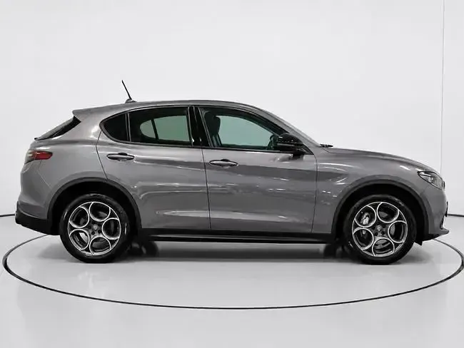 Usado Alfa Romeo Stelvio Sprint 160 CV (117 kW) 2023 Negro SUV