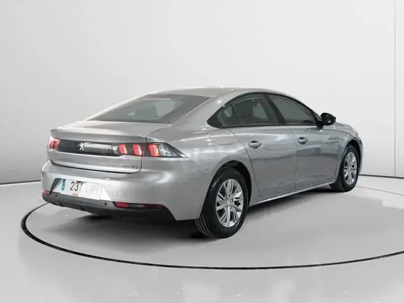 Usado Peugeot 508 Active 130 CV (95 kW) 2022 Gris / plata Berlina
