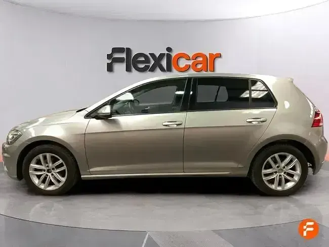 Usado VW Golf VII Advance 115 CV (84 kW) 2019 Gris