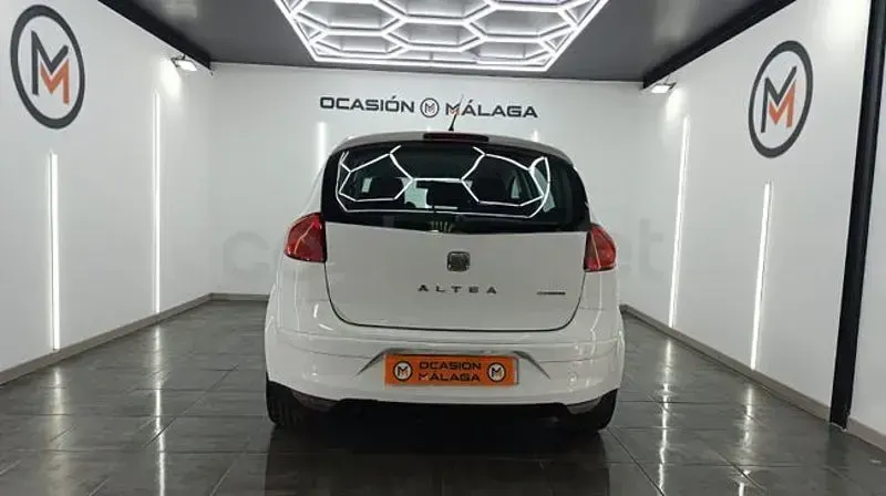 Usado Seat Altea Ecomotive 105 CV (77 kW) 2009 Blanco Monovolumen