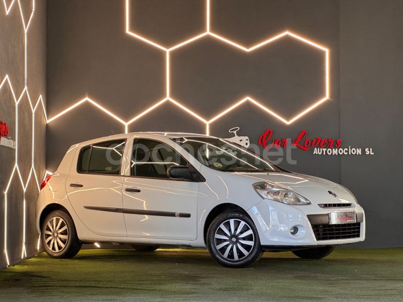 Usado Renault Clio IV Authentique 75 CV (55 kW) 2013 Blanco Berlina