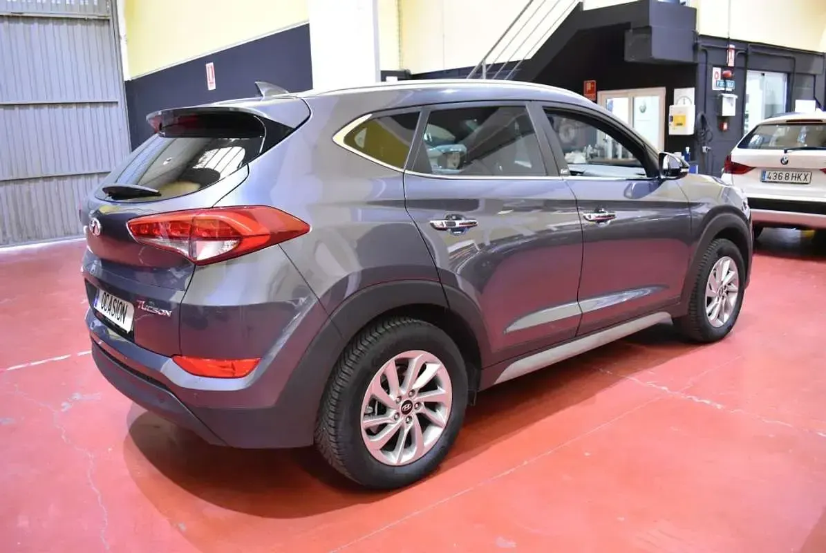 Begagnad Hyundai Tucson 132 HK (97 kW) 2018 Grå SUV