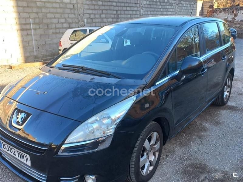 Usado Peugeot 5008 112 CV (82 kW) 2012 Negro Monovolumen