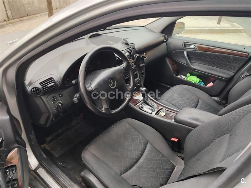 Usado Mercedes E270 Classic 170 CV (125 kW) 2002 Gris / plata Berlina