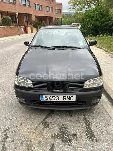 Usado Seat Ibiza 110 CV (80 kW) 2001 Negro Utilitario