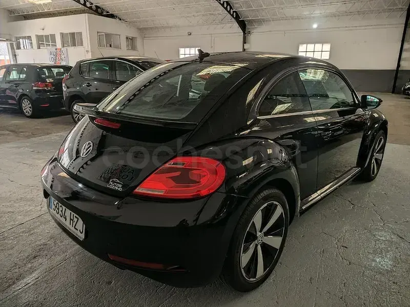 Usado VW Beetle Design 140 CV (102 kW) 2014 Negro Utilitario