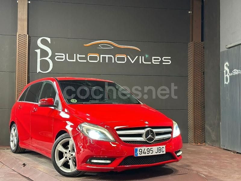 Rojo Usado 2014 Mercedes B180 Monovolumen | 10.500 € (Un poco caro) - Imagen 1/4