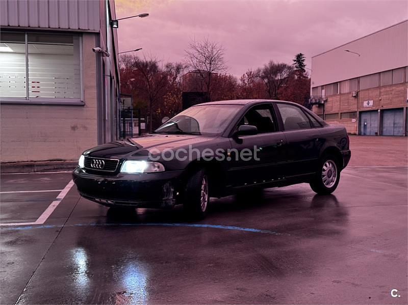 Usado Audi A4 150 CV (110 kW) 1998 Verde Berlina