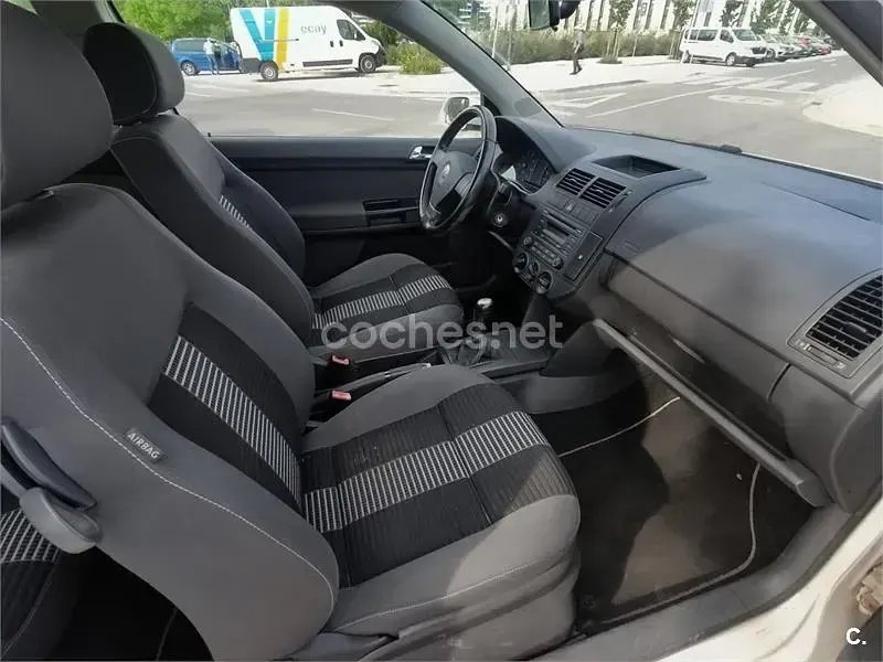 Begagnad VW Polo United 60 HK (44 kW) 2008 Vit Halvkombi