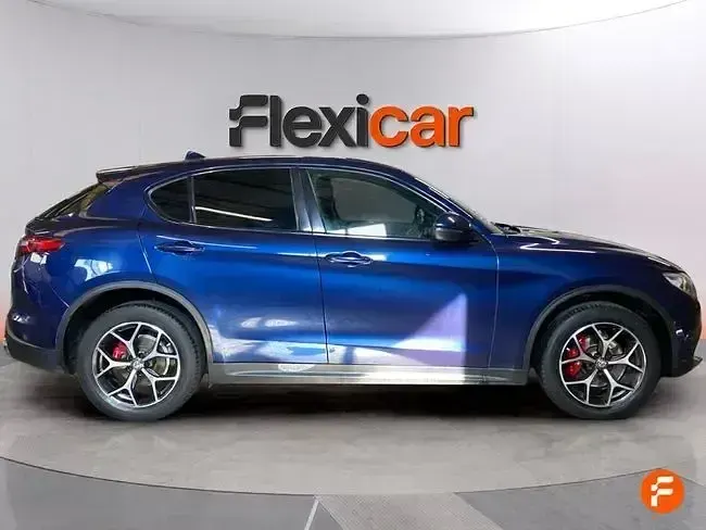 Usado Alfa Romeo Stelvio Executive 180 CV (132 kW) 2018 Azul SUV