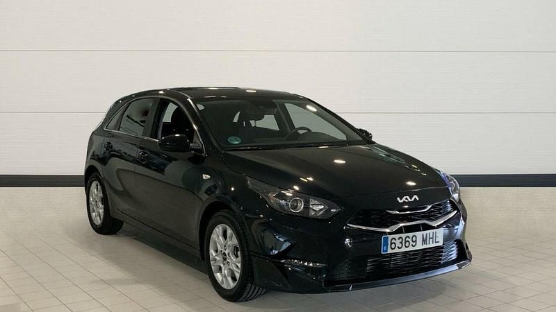 Negro Usado 2023 Kia Ceed Utilitario | 19.200 € (Un poco caro) - Imagen 1/1