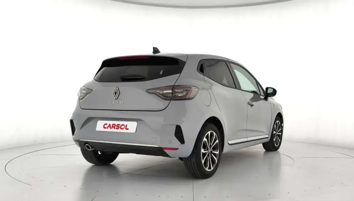 Usado Renault Clio Techno 99 CV (72 kW) 2025 Gris Utilitario