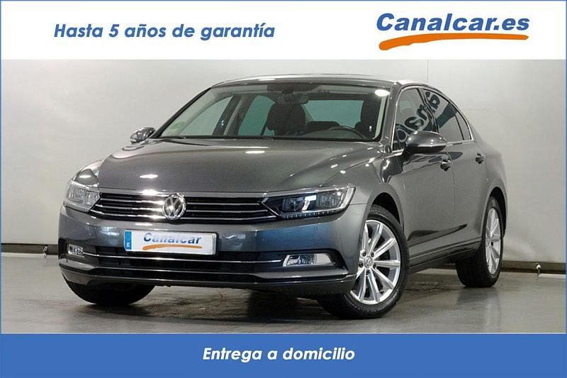 Usado VW Passat Advance 150 CV (110 kW) 2016 Gris Berlina