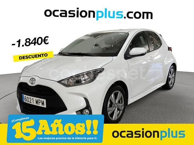 Blanco Usado 2024 Toyota Yaris Hybrid Active Berlina | 20.250 € (Precio justo) - Imagen 1/4