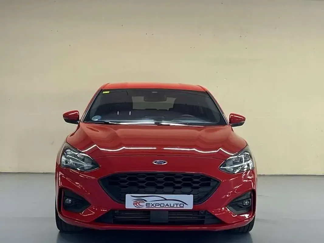 Usado Ford Focus ST-Line 125 CV (91 kW) 2020 Rojo Utilitario