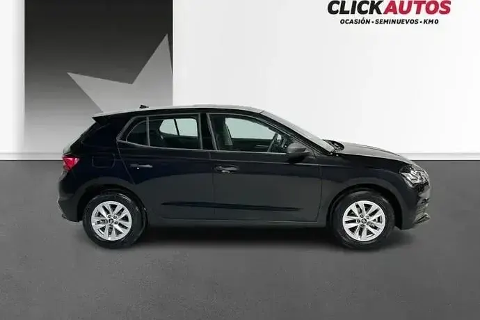 Usado Skoda Fabia Essence 80 CV (58 kW) 2025 Plata Utilitario