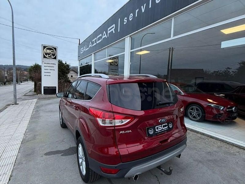 Usado Ford Kuga Titanium 120 CV (88 kW) 2016 Granate SUV
