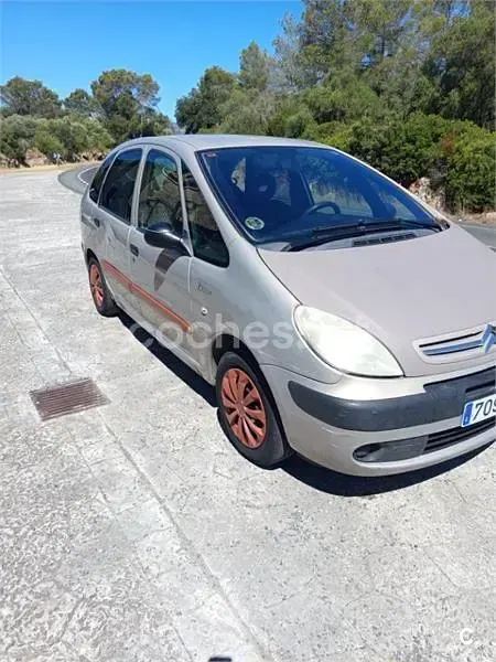 Usado Citroën Xsara Picasso 92 CV (67 kW) 2007 Beige Monovolumen