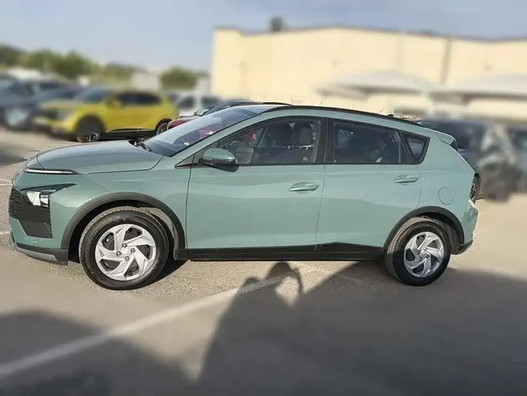 Usado Hyundai Bayon 101 CV (74 kW) 2024 Gris SUV