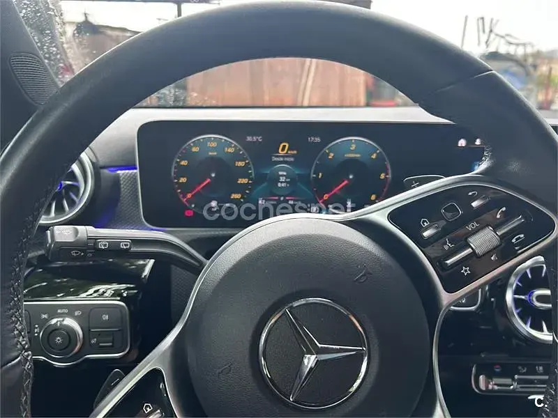 Usado Mercedes A180 109 CV (80 kW) 2019 Gris / plata Berlina