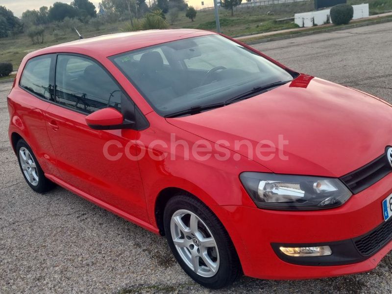 Rojo Usado 2014 VW Polo Advance Berlina | 5499 € (Caro) - Imagen 1/4
