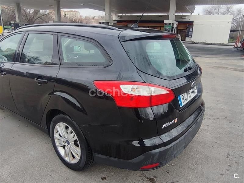 Usado Ford Focus Trend 115 CV (84 kW) 2012 Negro Familiar