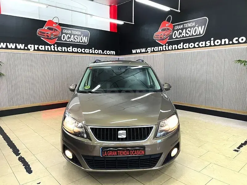 Usado Seat Alhambra Style 140 CV (102 kW) 2014 Marrón Monovolumen