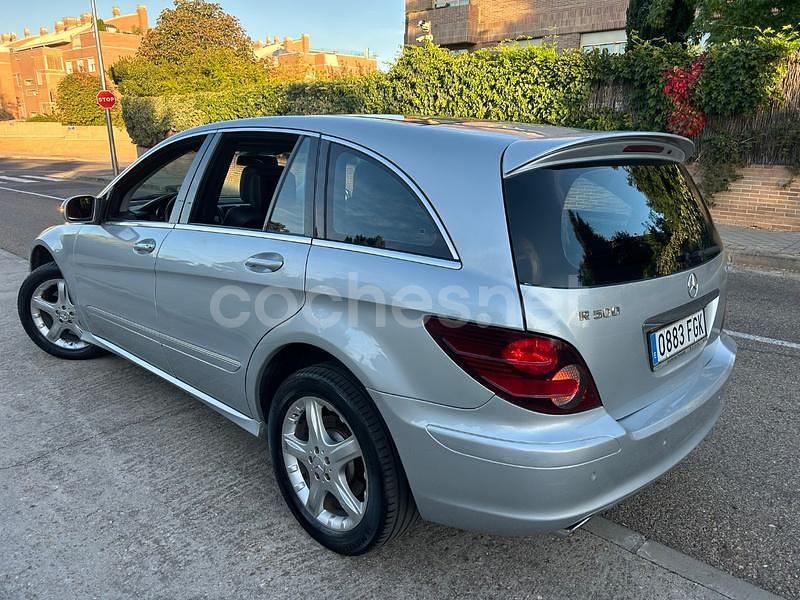 Usado Mercedes R500 306 CV (225 kW) 2006 Gris / plata Monovolumen