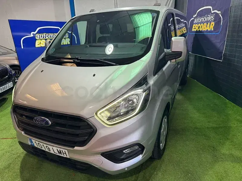 Usado Ford Transit Custom Nugget 130 CV (95 kW) 2021 Gris / plata Van