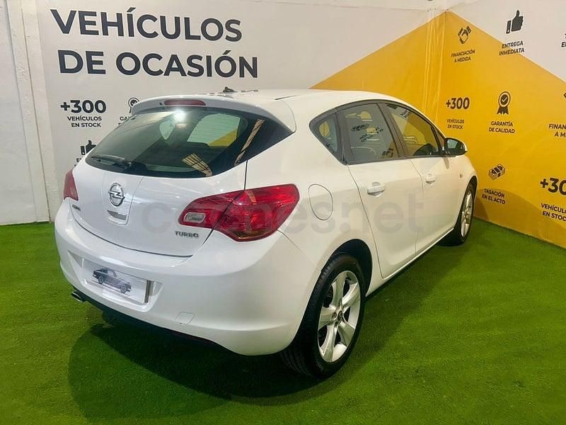 Usado Opel Astra Excellence 140 CV (102 kW) 2012 Blanco Berlina