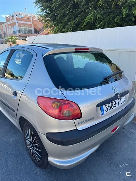 Usado Peugeot 206 75 CV (55 kW) 2006 Gris / plata Berlina