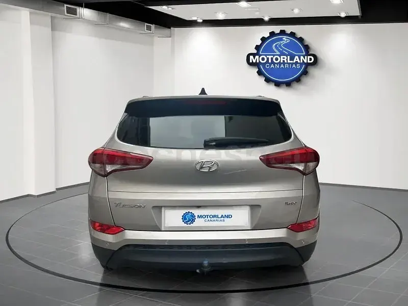 Usado Hyundai Tucson 177 CV (130 kW) 2018 Gris / plata SUV