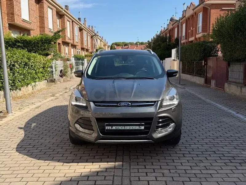 Usado Ford Kuga Titanium 150 CV (110 kW) 2015 Gris / plata SUV